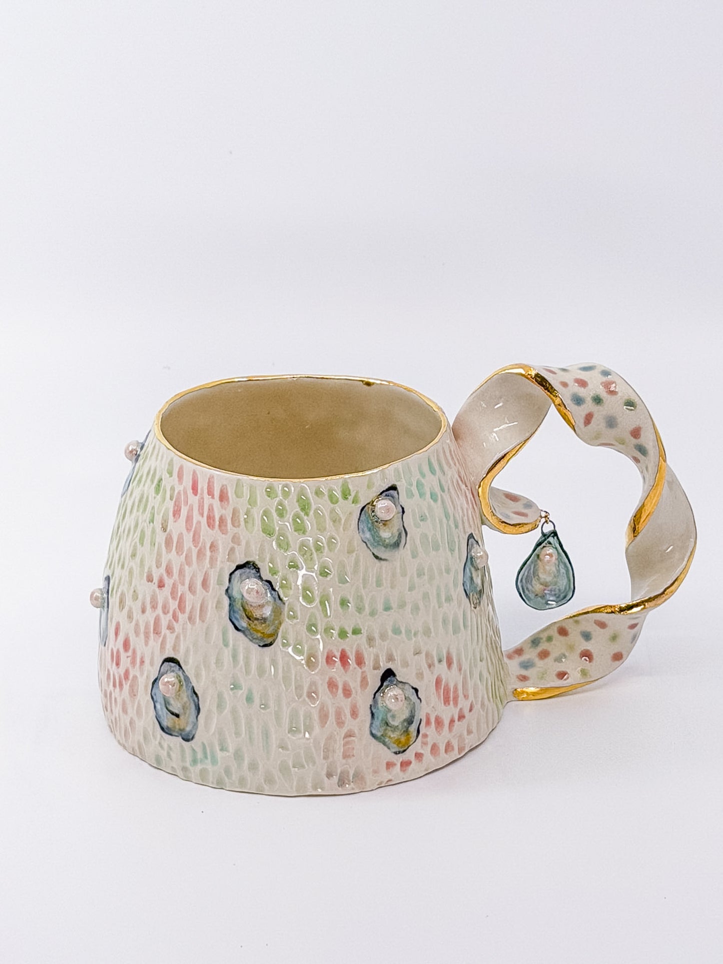 Coral Oyster Mug with Charm